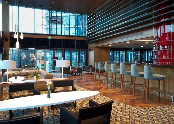 Отель Doubletree By Hilton - Moda