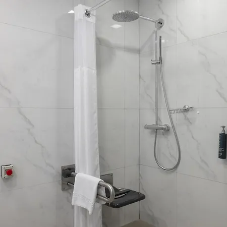 دبل ترى باي هيلتون إسطنبول - مودا 5*